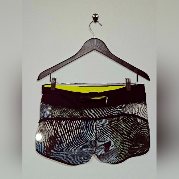 Lululemon RUN: SPEED SHORTS **Seawheeze** Secret Society Tofino Teal sz 8 - Picture 2 of 4